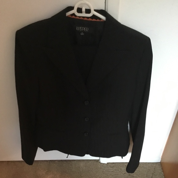 Kasper 2 Piece Pant Suit, size 10 - Picture 5 of 5